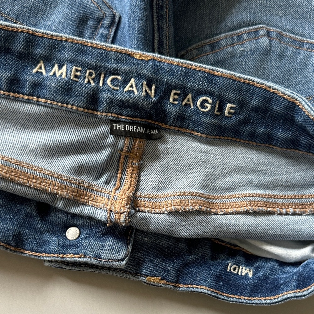 Women’s American Eagle Distressed Blue Jean Shorts The Dream Jean Midi Size 4 - Picture 3 of 9